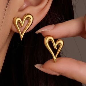 Exquisitely Elegant S925S Silver Plated Golden Heart-Shaped Earrings